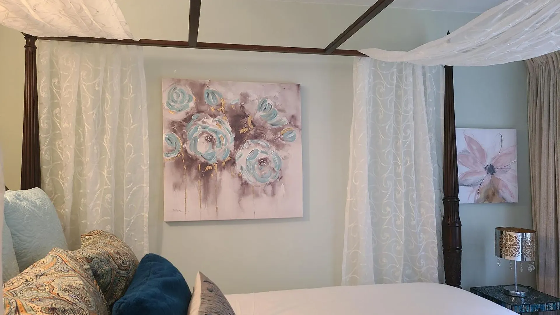 Nostalgic Enchanting Home Halifax Apartment