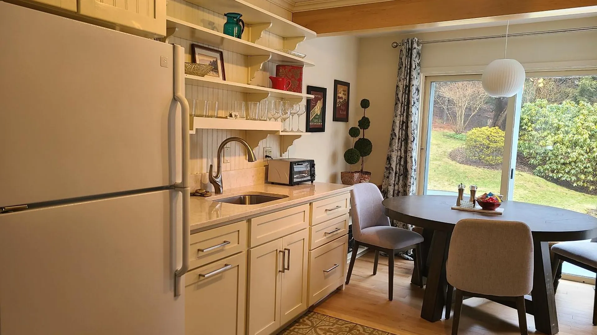 Nostalgic Enchanting Home Halifax Apartment